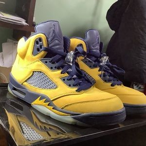 Jordan 5 Michigan mens size 8.5